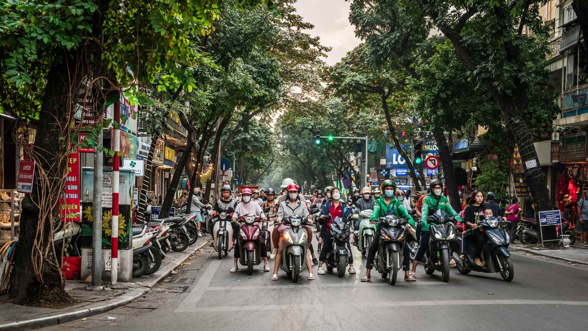 vietnam hanoi straße mopeds