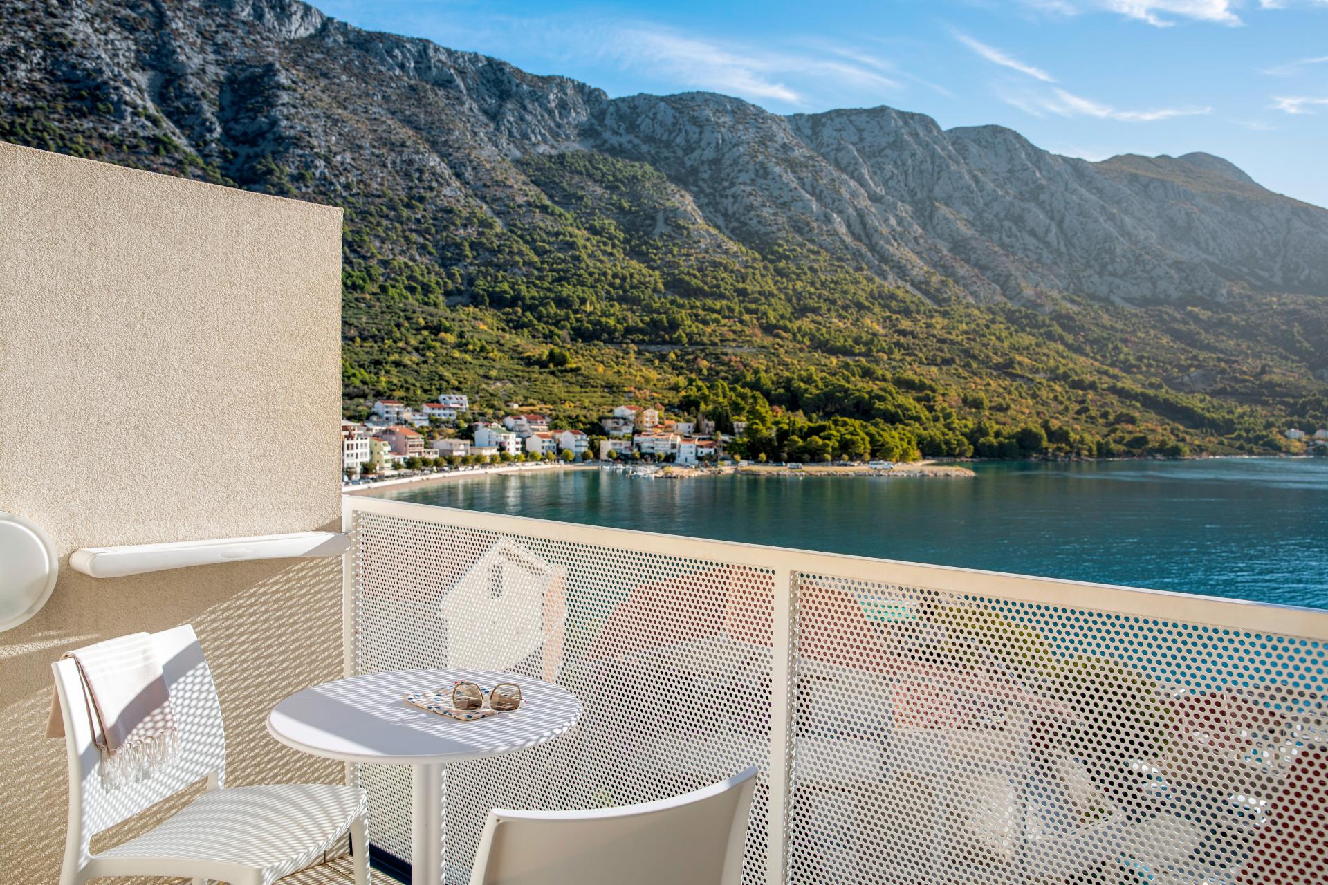 TUI_BLUE_MAKARSKA__Junior_Suite_Sea_View_Bedroom