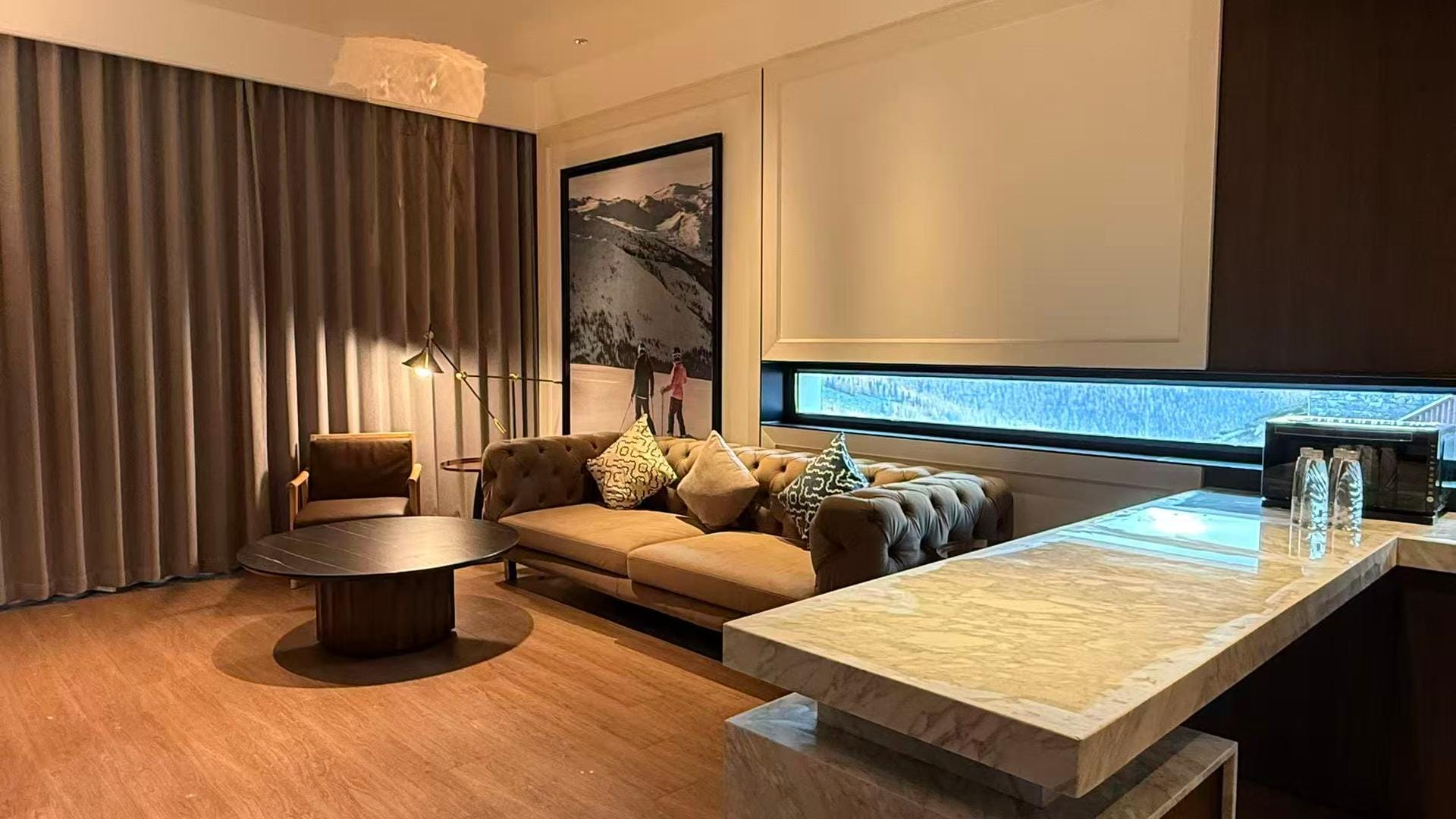 Grand Deluxe Suite with mountain views