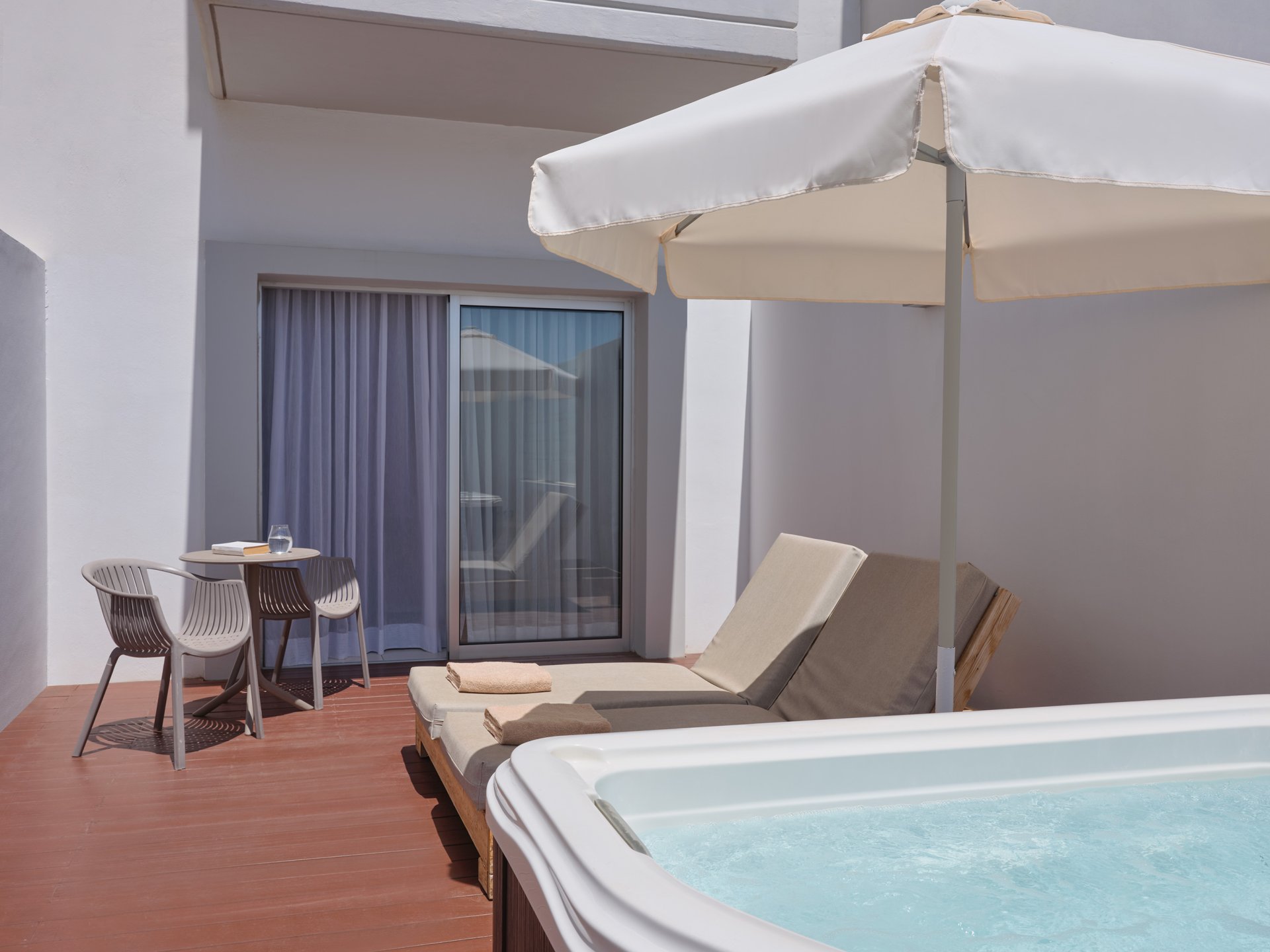 tui-blue-atlantica-sea-breeze-superior-room-jacuzzi-terrace