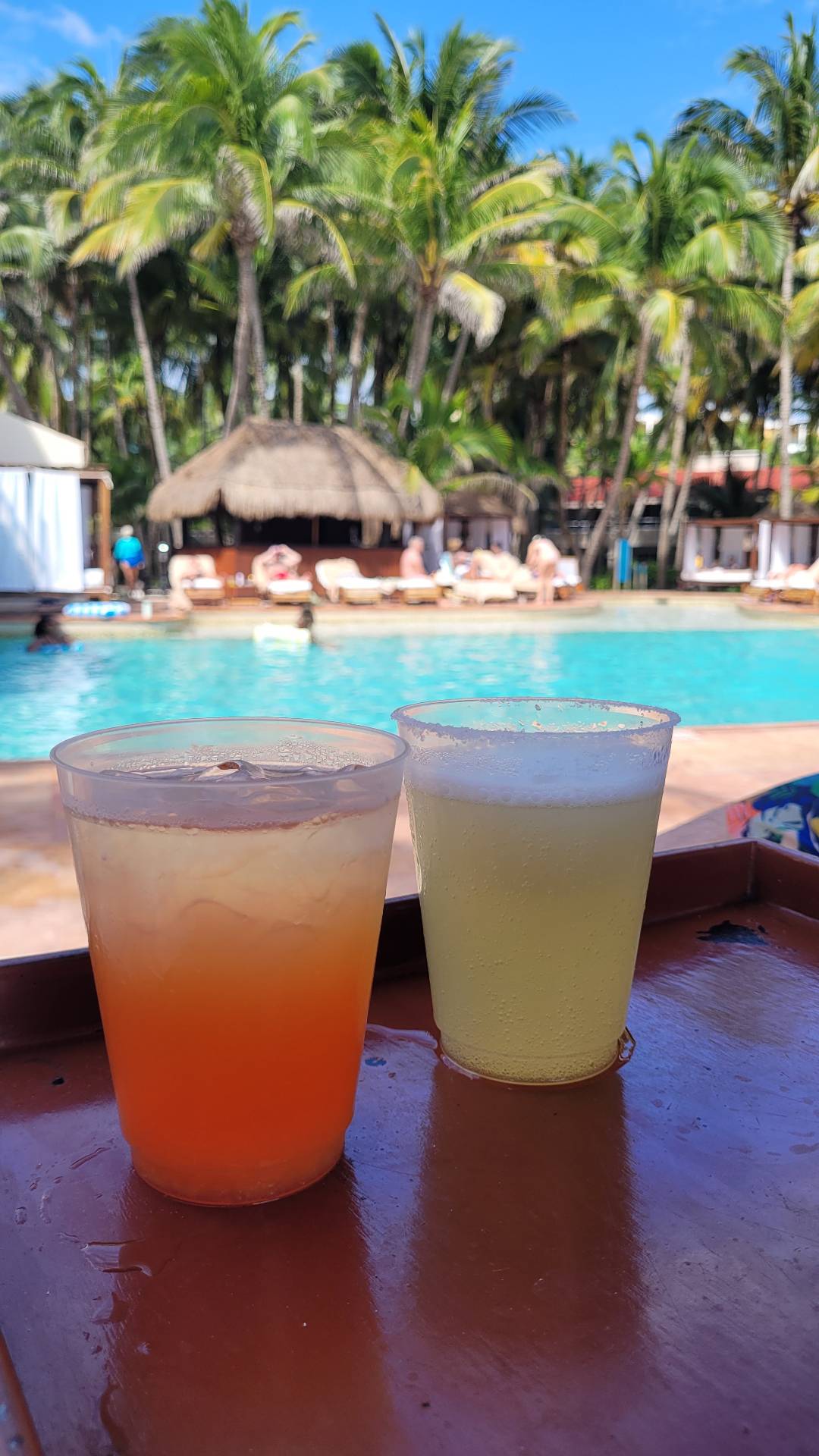 Drinks am Pool arrecifes el dorado seaside palms