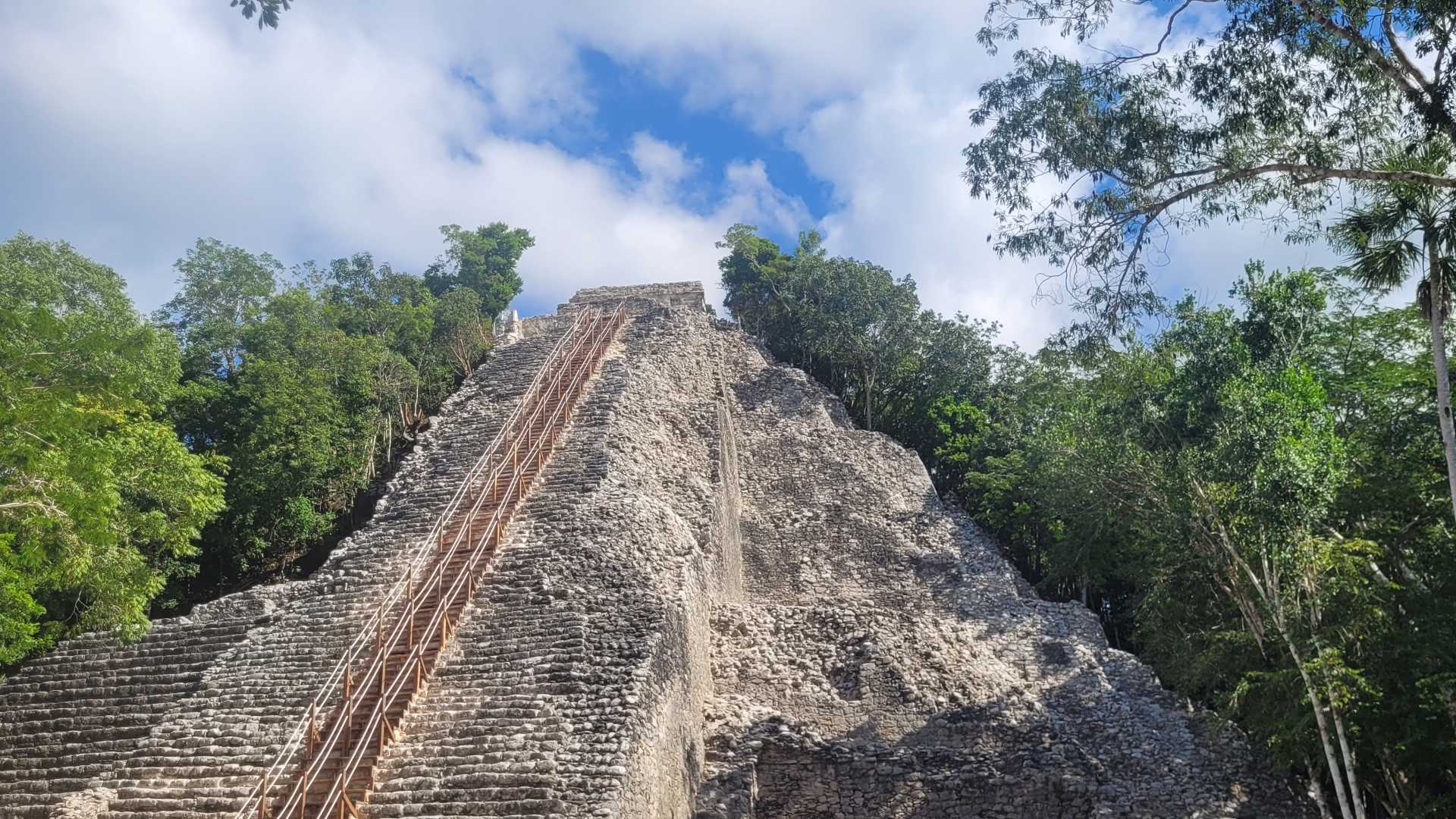 Die große Pyramide in Coba